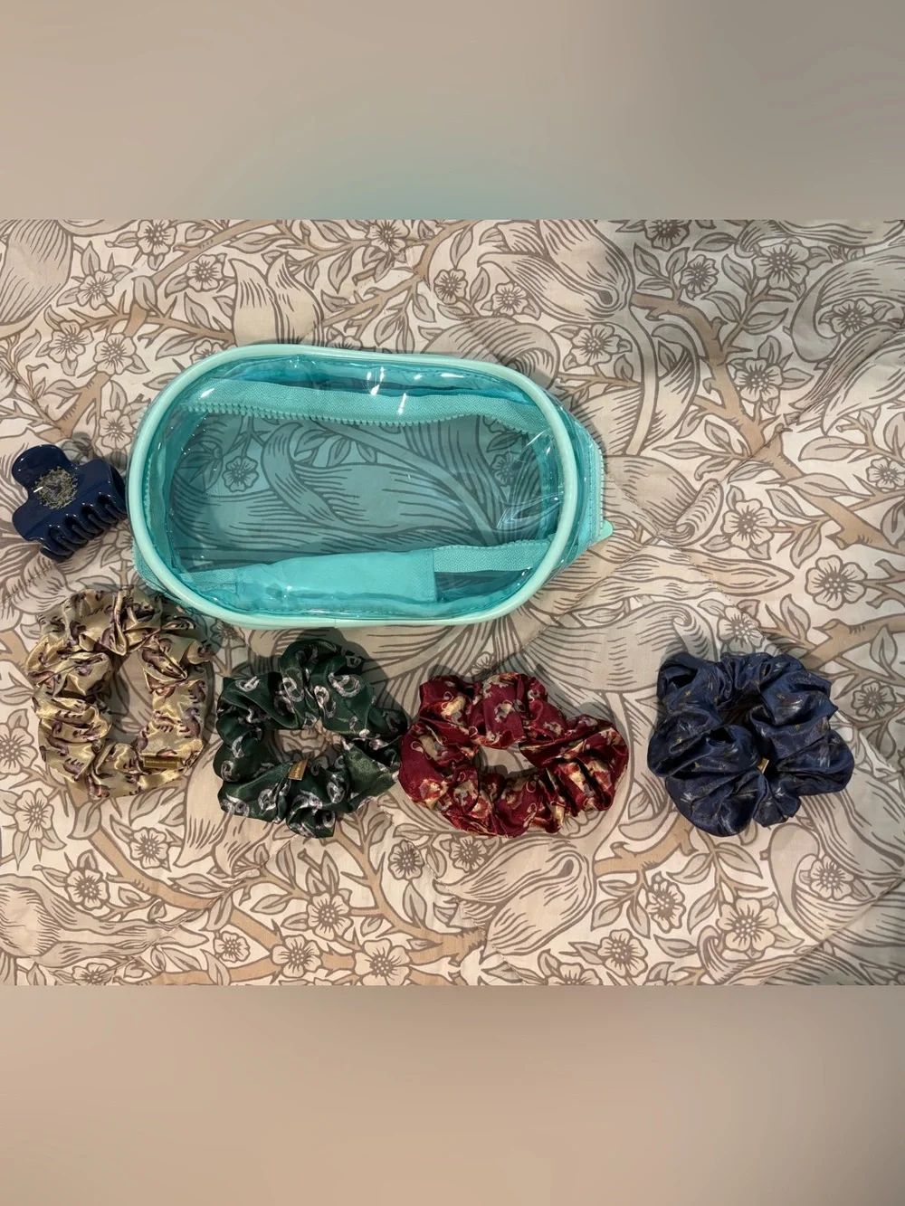 Kitsch Harry Potter Scrunchie Set with Aqua Travel Pouch & Claw clip